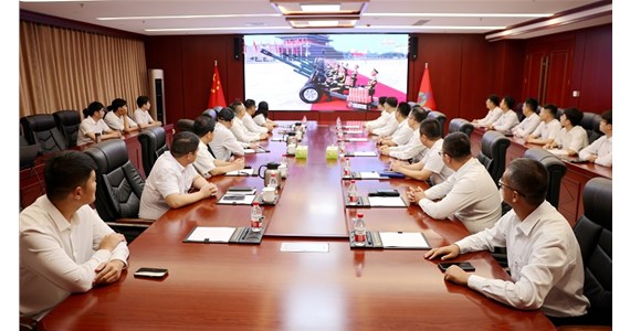 方原紅·創(chuàng)先鋒|集團(tuán)黨委組織干部職工集中收看紀(jì)念中國(guó)人民抗日戰(zhàn)爭(zhēng)暨世界反法西斯戰(zhàn)爭(zhēng)勝利80周年大會(huì)直播