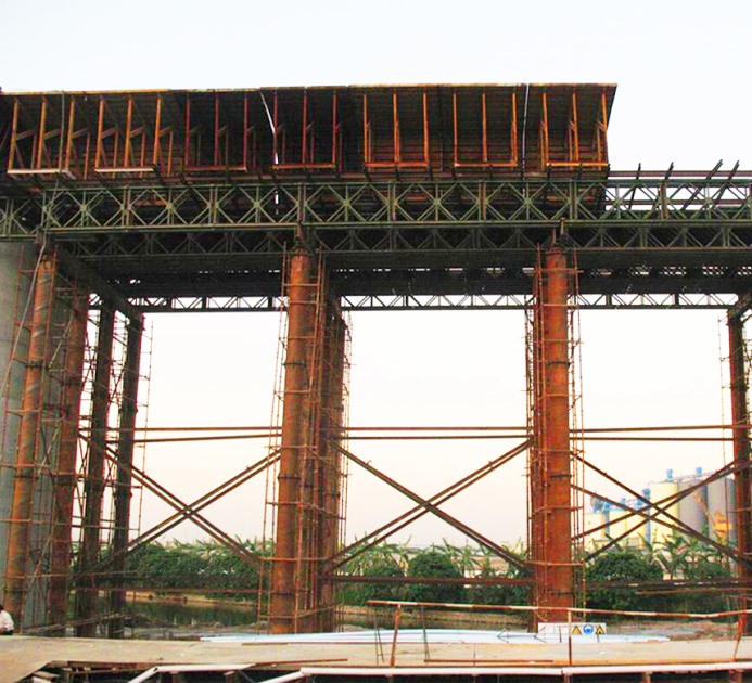 異形模板、貝雷梁、鋼管柱