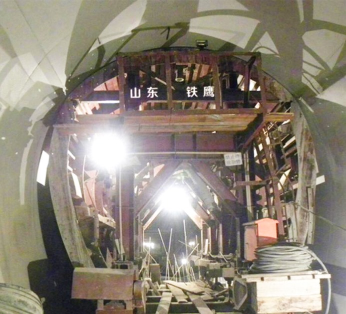 液壓襯砌臺(tái)車