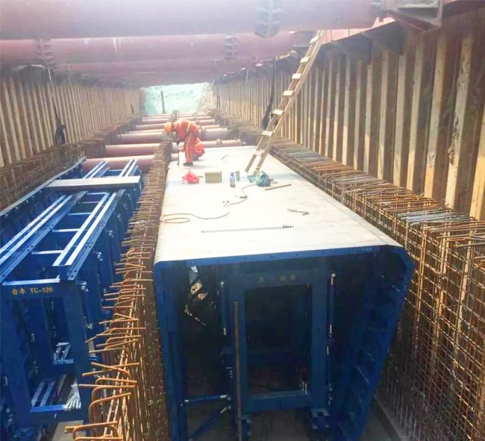 液壓自動管廊臺車