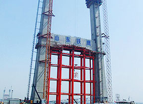 異形模板、貝雷梁、鋼管柱